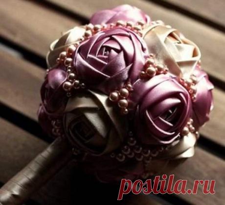 Шикарные цветы из атласных лент — это просто!