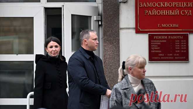 Юрист объяснил, как участие мужа Блиновской в СВО отразится на ее сроке. Решение мужа блогера Елены Блиновской Алексея принять участие в военной спецоперации не поможет ему спасти бизнес и вызволить супругу из СИЗО, считает юрист, руководитель Центра правопорядка в Москве и Московской области Александр ...