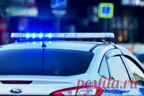 В центре российского города расстреляли автомобиль из-за семейных споров. В центре Екатеринбурга в одном из дворов расстреляли припаркованную BMW из травматического пистолета. Это случилось 27 октября. Владелец автомобиля рассказал, что утром спустился к машине, стряхнул с нее снег и заметил на лобовом стекле следы выстрелов. До этого его жена слышала хлопки.