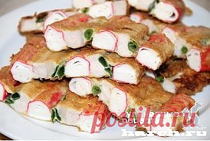 Закуска из крабовых палочек
Это праздничная закуска по- корейски из крабовых палочек. Готовится не сложно. Смотрите процесс и присоединяйтесь к приготовлению. 
Ингредиенты:

Свиной карбонад
Длинные крабовые палочки
Зеленый лук (только прикорневая часть)
Яйца
Мука
Соль, специи по вкусу
http://www.liveinternet.ru/users/altinira/post313690747/