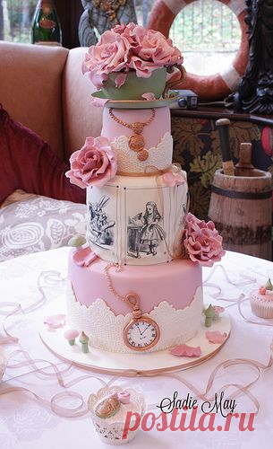 Southern Blue Celebrations: Alice In Wonderland Cakes