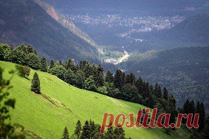 На Северном Кавказе стартовал военно-исторический фестиваль. Военно-исторический фестиваль «Заоблачный фронт» начался в горах Карачаево-Черкесии и Кабардино-Балкарии. В мероприятии примут участие более 100 поисковиков из разных регионов России. Они проведут поисковые работы и организуют реконструкции сражений за перевалы Большого Кавказского хребта.