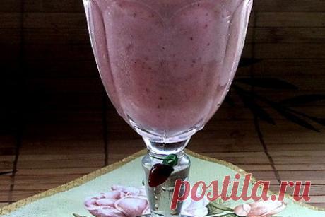 Смузи бананово-клубничный – рецепт с фото