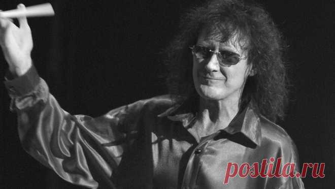 Первый ударник рок-группы AC/DC Колин Берджесс ушел из жизни. Первый барабанщик австралийской рок-группы AC/DC Колин Берджесс ушел из жизни в возрасте 77 лет. Об этом сообщается в официальном аккаунте музыкального коллектива в социальной сети Instagram. "Очень жаль слышать о смерти Колина ...