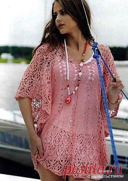 Туника спицами с ажурным узором на широченных рукавах и по низу