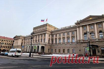 Чиновникам и их семьям разрешили лечиться по ДМС в одном российском городе