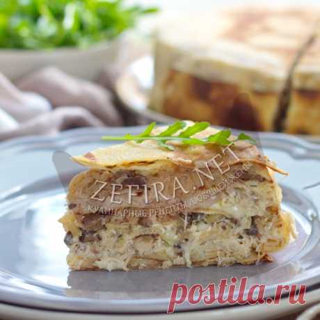Блинный пирог с курицей и грибами Вкусный и сытный пирог, приготовленный из блинов с начинкой из курицы, грибов и сыра. Невероятно просто, необыкновенно вкусно!
