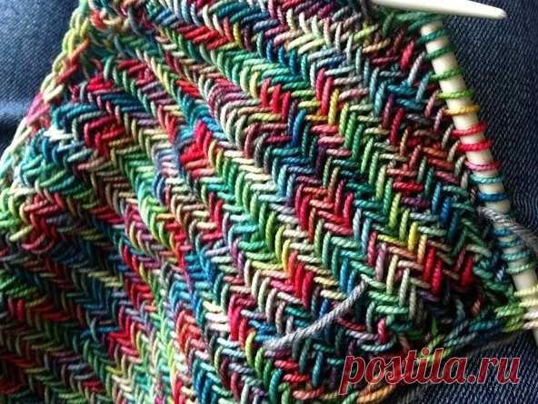 Herringbone stitch. Узор "Елочка" или "Колосок". Вязание спицами - видеоуроки | Новий День