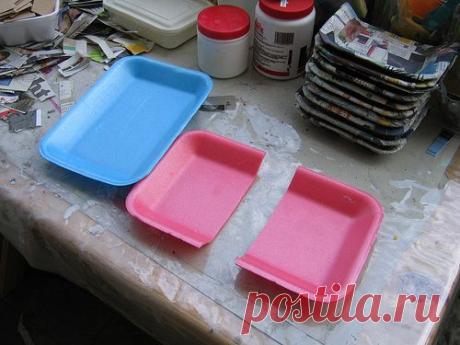 Настенный органайзер из продуктовых упаковок.