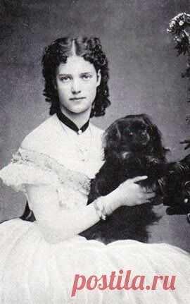 Princess Dagmar of Denmark.....the future Empress Marie Feodorovna of Russia and mother to Tsar Nicolas II.  |  Pinterest • Всемирный каталог идей