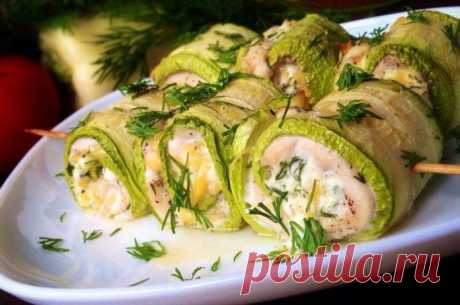 Кабачковые рулетики — эффектная закуска 


Красивые и аккуратные рулетики из кабачков будут оригинально смотреться на любом столе.









Всем известно, что из кабачков можно приготовить большое количество блюд на любой вкус, в том числе …