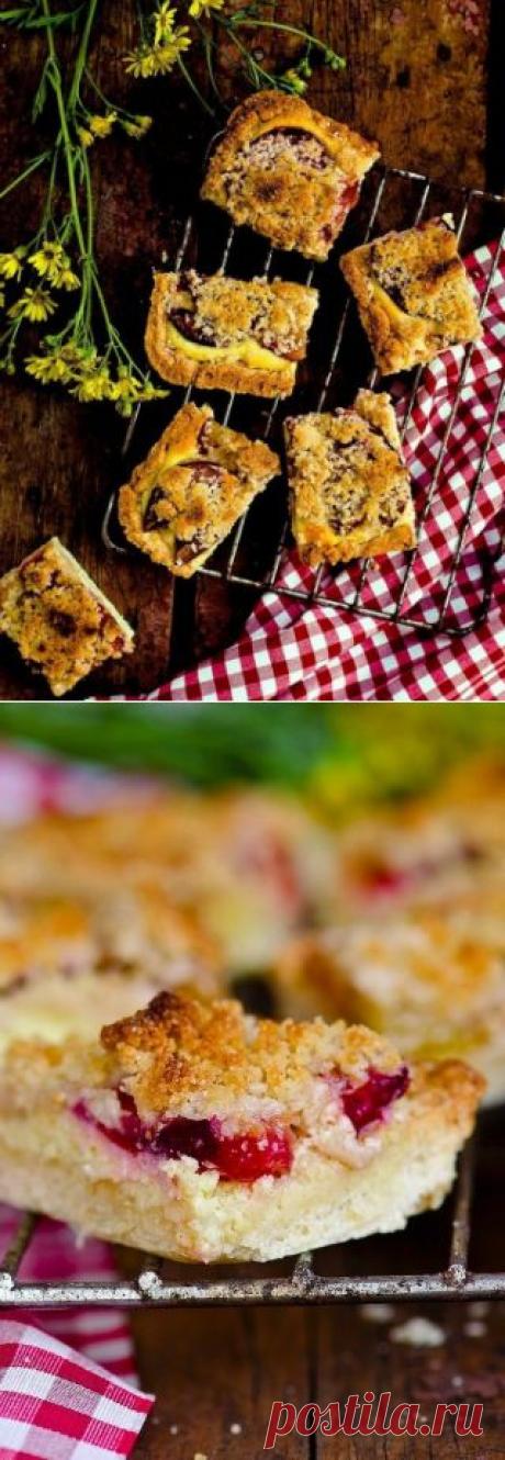 Пирог со сливами, творожной начинкой и посыпкой - Лучшие кулинарные рецепты интернета