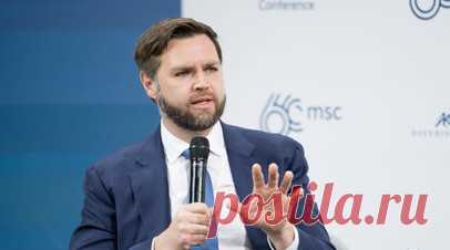 Вэнс призвал к полномасштабному расследованию покушения на Трампа. Сенатор Джеймс Вэнс в беседе с телеканалом Fox News призвал провести полномасштабное расследование покушения на экс-президента США Дональда Трампа. Читать далее