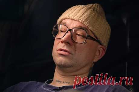 Рэпер Schokk получил гражданство России после просьбы о политическом убежище. 42-летний рэпер Schokk (Дмитрий Бамберг) заявил, что получил российское гражданство спустя год после просьбы о политическом убежище. Поданный ФРГ приехал в Москву после того, как на него завели уголовное дело за пророссийскую позицию. Ему грозило до трех лет тюрьмы.