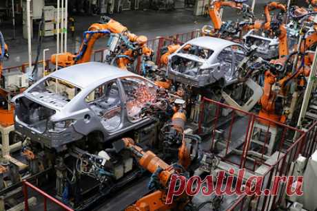 Мир лишился миллионов машин. В 2021 году мировой рынок автомобилей уже лишился более семи миллионов машин из-за дефицита микрочипов. Аналитики IHS Markit заявили, что в 2021 году будет произведено 75,8 миллиона автомобилей. Таким образом, они снизили свой прогноз на 6,2 процента (пять миллионов машин).