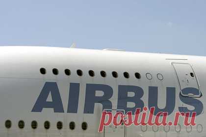 Airbus начал искать замену российскому титану. Европейский производитель самолетов Airbus начал искать замену российскому титану, поставки которого могут прекратиться из-за санкций. По словам главы европейского подразделения компании Воутера ван Верша, на Россию приходится около половины всего закупаемого Airbus титана.
