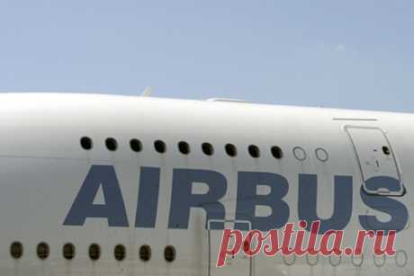 Airbus начал искать замену российскому титану. Европейский производитель самолетов Airbus начал искать замену российскому титану, поставки которого могут прекратиться из-за санкций. По словам главы европейского подразделения компании Воутера ван Верша, на Россию приходится около половины всего закупаемого Airbus титана.