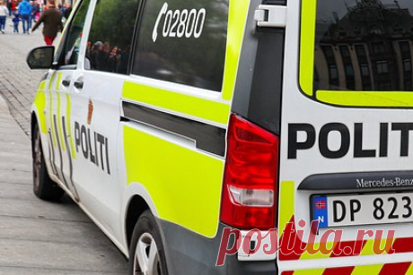 Здание министерства в европейской столице облили краской в знак протеста. Активисты экологического движения облили краской здание министерства по вопросам нефти и энергетики в норвежском Осло. Об этом сообщает РИА Новости. Поводом для протеста стали поиск и добыча нефти, которые власти страны не намерены прекращать, несмотря на серьезный вред планете.