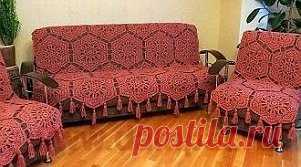 Вязаное покрывало на диван.  Кто просил описание? Читаем:
Для выполнения покрывала на диван понадобилось около 11-и мотков пряжи Opal Kardelen по 100 гр. каждый (100% акрил, 100 гр./210 м.), и еще по 4 мотка на каждое покрывало для кресла. В среднем на каждый полный мотив уходило 55 гр. ниток. Вместе с кистями на всю работу пошло 2 кг пряжи. Для вязания  использован крючок № 5.
Размер покрывала на диван 140х200 см, а размер покрывала на кресло 140х76 см.
Для покрывала на диван связано 18 полны