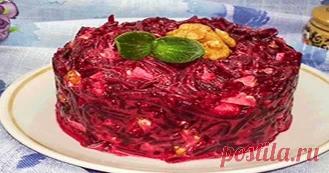 5 рецептов вкусных салатов из свеклы Свекла — один из самых полезных и бюджетных овощей