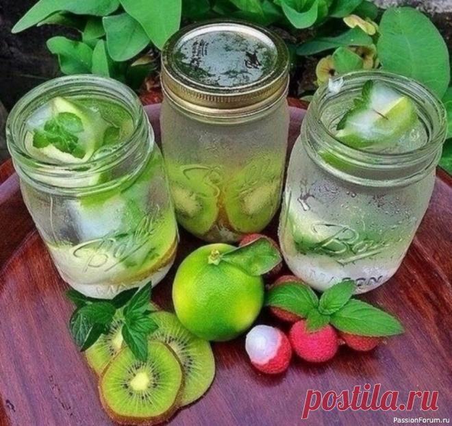 Лучшие детокс-рецепты 🍏1. Яблоко и корица.Тонко нарежьте одно яблока и залейте 500 мл чистой воды, добавьте 1 ч. ложку молотой корицы, охладите и выпейте в течение дня. Сочетание яблок и молотой корицы поможет вам нормализовать обмен веществ и очистить пищеварительный тракт.🍏2. Лимонный сок и мед.2 ст. ложки...