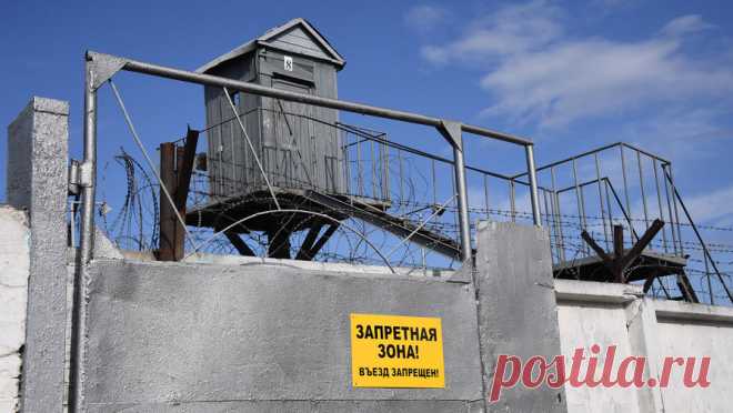 Судимый за тяжкие преступления рецидивист сбежал из карцера колонии в Хабаровском крае. В Хабаровском крае мужчина, умышленно причинивший тяжкий вред здоровью потерпевшего, сбежал из колонии, будучи отправленным в карцер. Об этом сообщает Life со ссылкой на Shot. По данным Telegram-канала, в 2020 году 38-летний Михаил ...