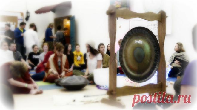 На Дне Рождения любимого ЙогАрта побывала на Гонг-медитации. Это было просто невероятно. Самая сильная Гонг-медитация в моей жизни, глубокая, трансформационная. Я даже подумать не могла, что такое погружение возможно в формате фестиваля. Отходила еще долго. И до сих пор под впечатлением