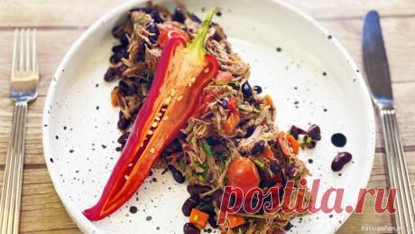 Чили кон карне - мясо с фасолью | Мексиканская кухня Очень известное, популярное блюдо во всем мире - Чили кон карне. Готовится из продуктов, которые есть у каждого из нас, никакой экзотики. Мясо с фасолью, помидорами, свежей зеленью - очень вкусно, а готовится просто. Мексиканская кухняСМОТРИТЕ ТАКЖЕ: ▶ Тортилья - быстрые лепешки на...