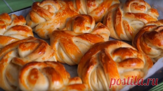 Воздушные сладкие булочки: вкус, возвращающий в детство Вкусные и воздушные сладкие булочки в моей семье больше всего любят с молоком: и дети, и муж. После выпекания их можно посыпать сахарной пудрой для вкуса и украшения. Также можно поэкспериментировать и попробовать приготовить их с какой-нибудь сладкой начинкой.
