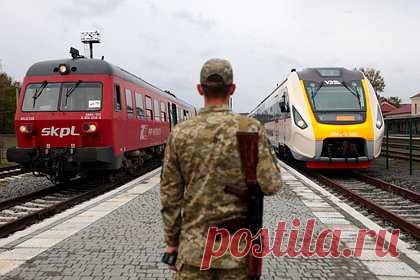 Украина не договорилась с Польшей разблокировать границы. Украина и Польша не смогли договориться на переговорах разблокировать находящие на границе КПП для украинских перевозчиков. Об этом заявил представитель Государственной пограничной службы Украины Андрей Демченко. Демченко уточнил, что были заблокированы КПП «Ягодин», «Краковец» и «Рава-Русская».