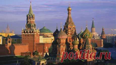 Музеи Московского Кремля: история основания, экспозиции, соборы на территории Кремля.