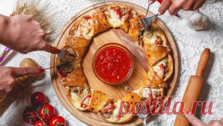Мой фирменный мясной пирог, рецепт которого просят все! Вы должны это попробовать! Это должен приготовить каждый! Самый вкусный мясной пирог из дрожжевого теста, рецепт которого просят все. Полное приготовление, примерно, занимает 30 минут. Это действительно очень вкусная выпечка. Невозможно остановиться! В моем ресторане блюдо пользуется бешеной популярностью. И я...