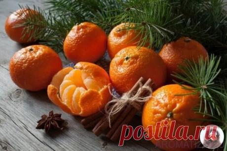 КАШЕЛЬ, БРОНХИТ И ДАЖЕ ПНЕВМОНИЮ МОЖНО ВЫЛЕЧИТЬ МАНДАРИНАМИ!
 
Используют в лечебных целях не сами цитрусовые, а кожуру и листья мандарина! 
 
1. При кашле (способствует выводу мокроты из бронхов при бронхите, трахеите и пневмонии): 
 
Залейте 2-3 столовые ложки молотой сухой кожуры мандаринов 250 мл водки. Настаивайте в течение недели в темном сухом месте. Принимайте по 20-25 капель смешанных с водой за 15 минут до еды трижды в день. 
 
 
Или: одну столовую ложку с верхом...