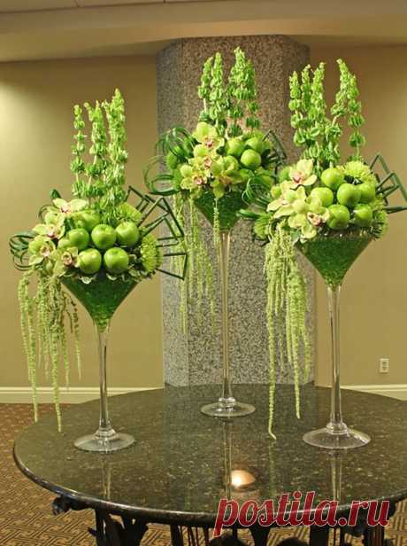 Мастерица взяла в руки стеклянную вазу и немного цветов. Такого эффекта никто не ожидал…