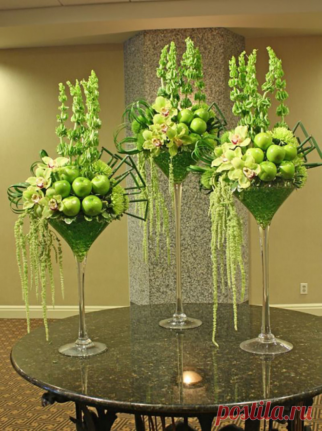 Мастерица взяла в руки стеклянную вазу и немного цветов. Такого эффекта никто не ожидал…