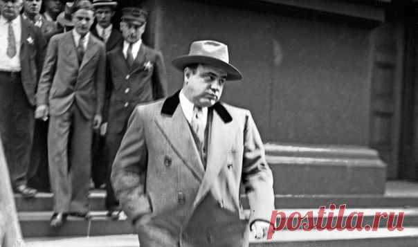 Известного Аль Капоне посадили в тюрьмза неуплату налогов. / Историческая справка