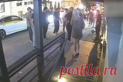 В Москве кавказцы не прошли фейс-контроль, избили охранника и попали на видео