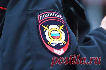 Мужчина случайно застрелился на дне рождения друга в Подмосковье. В Подмосковье мужчина случайно застрелился из травматического пистолета на дне рождения у друга. В какой-то момент он, будучи нетрезвым, достал свой травматический пистолет «Гроза», принялся разбирать и собирать его, проводить разные манипуляции с ним, в том числе и приставлять к голове.