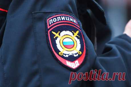 Мужчина случайно застрелился на дне рождения друга в Подмосковье. В Подмосковье мужчина случайно застрелился из травматического пистолета на дне рождения у друга. В какой-то момент он, будучи нетрезвым, достал свой травматический пистолет «Гроза», принялся разбирать и собирать его, проводить разные манипуляции с ним, в том числе и приставлять к голове.