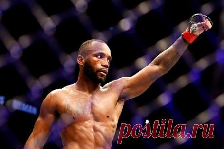 Эдвардс победил Усмана и впервые защитил пояс UFC. Британский боец смешанных единоборств (ММА) Леон Эдвардс победил американца Камару Усмана и сохранил чемпионский пояс UFC в полусредней весовой категории. Главное событие 286-го номерного турнира лиги состоялось в Лондоне. Схватка продолжалась все пять раундов и закончилось победой британца решением большинства судей.