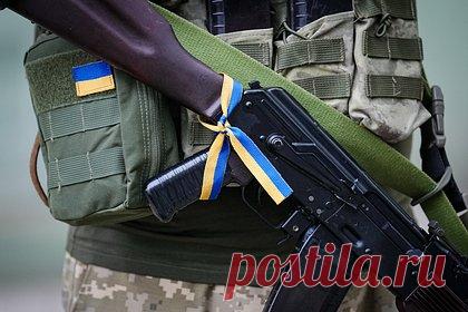 Депортированных из США украинских мужчин по возращении на родину встретили военкомы