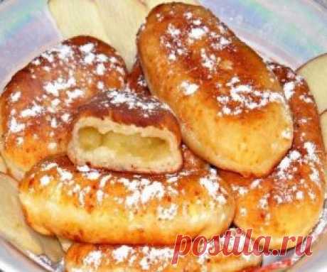 Пирожки жаренные на сковородке из творожного теста с яблоками. Получаются очень нежными, вкусными, сочными и ароматными.
Ингредиенты для теста:
Творог 9%- 200 г.
Сахар - 2 ст. л.
Соль, сода - по щепотке.
Яйцо - 1 шт.
Мука - 120-150 г.
Для начинки:
Яблоки - 3-4 шт.
Сахар - по вкусу.
Ванильный сахар - щепотка.
Сливочное масло - 20 г.
масло растительное (для жарки) - 150 г.
Приготовление:
И так,к творогу добавляем сахар,соль,соду и яйцо. Размешиваем,чтобы осталось как можно меньше кру