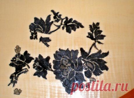 Красивая аппликация из кружева. Идея переделки старой блузки