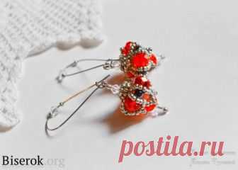 Серьги «Red flowers» В ходе этого МК я покажу как плела свои «цветочные» бусины, которые стали основой сережек «Red flowers».

Материалы:

-бисер №10 металлизированный «Платина»-бусины граненые 8*6 мм красного цвета-бикон…
