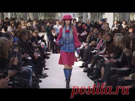 Fall-Winter 2016/17 Ready-to-Wear CHANEL Show