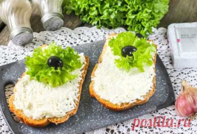 Бутерброды С Плавленым Сыром И Чесноком За (5) Минут Бутерброды с плавленым сыром и чесноком - самые простые в приготовлении. Получаются очень вкусными с чесночно-сливочным вкусом.