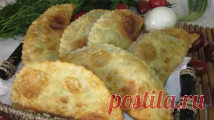 Что такое ругувачки? Болгарские чебуреки! | Еда и кулинария //  формой и смыслом эти пирожки – ну 100% чебуреки. В Болгарии чебуреки делают с брынзой, и это тоже факт, зелень добавлять – это уже дело хозяйское и нашего с вами вкуса. А называют это очень вкусное произведение кулинарного искусства в Болгарии ругувачки. Вот их-то мы сегодня и сделаем.

Автор: Яна Котляр 
Источник: http://shkolazhizni.ru/archive/0/n-65820/
© Shkolazhizni.ru