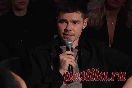 В деле блогера Шабутдинова появился новый фигурант. По делу в отношении блогера-миллионника Аяза Шабутдинова задержана его ученица, которая осталась довольна пройденными курсами. После задержания Шабутдинова сотрудники правоохранительных органов пришли с обыском к девушке и увезли ее на допрос в отделение. Предварительно, она находится в статусе свидетеля.