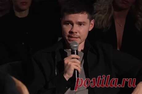 В деле блогера Шабутдинова появился новый фигурант. По делу в отношении блогера-миллионника Аяза Шабутдинова задержана его ученица, которая осталась довольна пройденными курсами. После задержания Шабутдинова сотрудники правоохранительных органов пришли с обыском к девушке и увезли ее на допрос в отделение. Предварительно, она находится в статусе свидетеля.