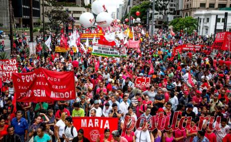 Esquerda se une contra impeachment e supera mobilização anti-Dilma em São Paulo | Brasil | EL PAÍS Brasil